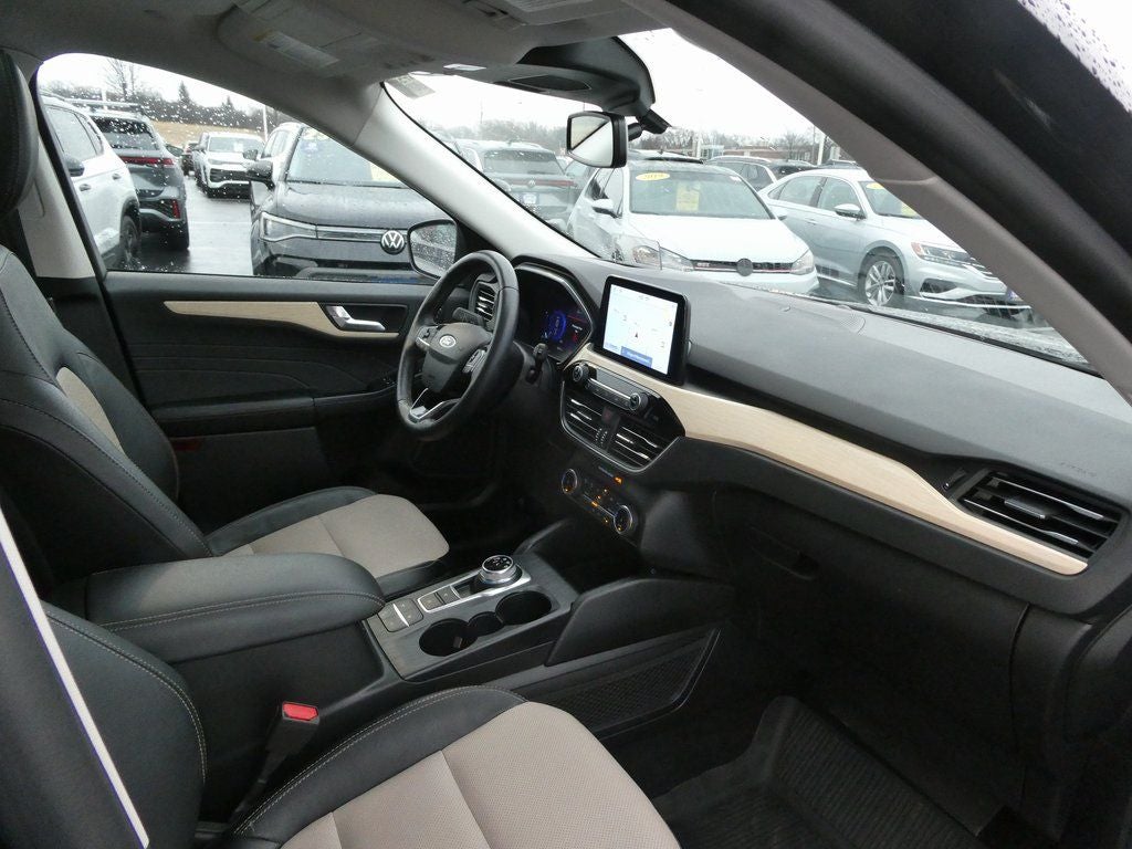 2022 Ford Escape Titanium Elite