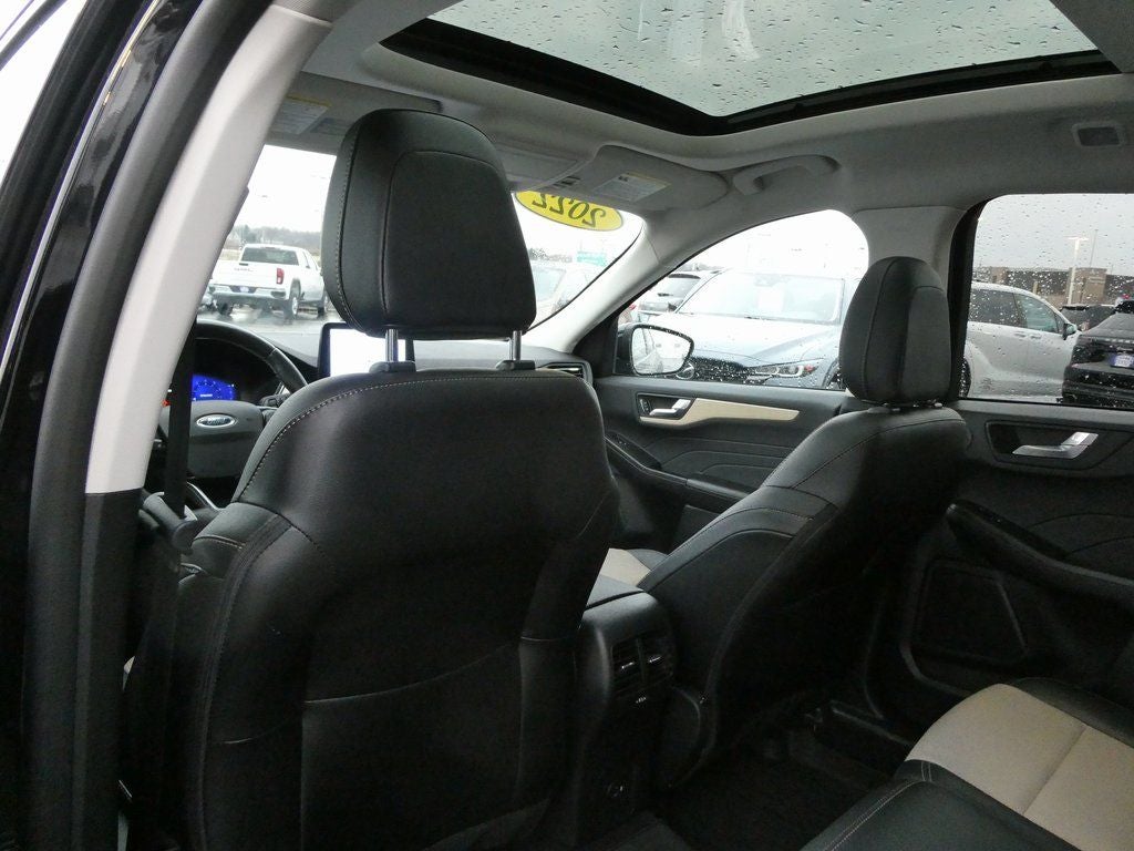 2022 Ford Escape Titanium Elite