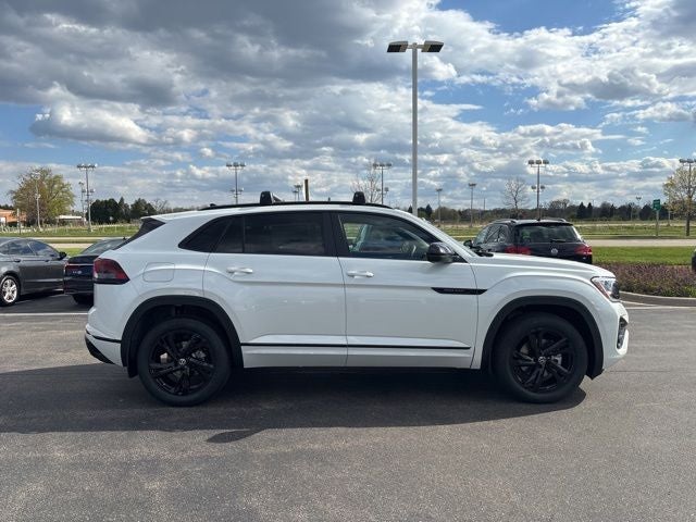 2026 Volkswagen Atlas Cross Sport 2.0T SEL R-Line Black