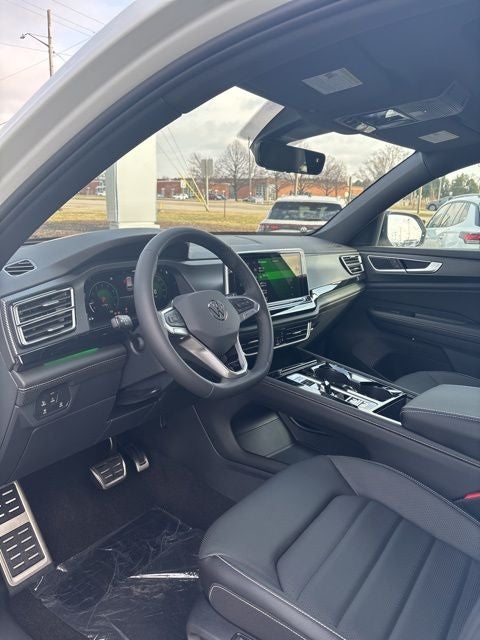 2026 Volkswagen Atlas Cross Sport 2.0T SEL R-Line Black