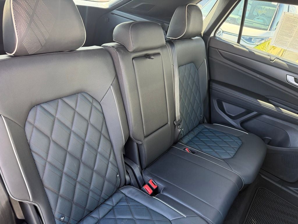 2025 Volkswagen Atlas Cross Sport 2.0T SEL Premium R-Line 4MOTION