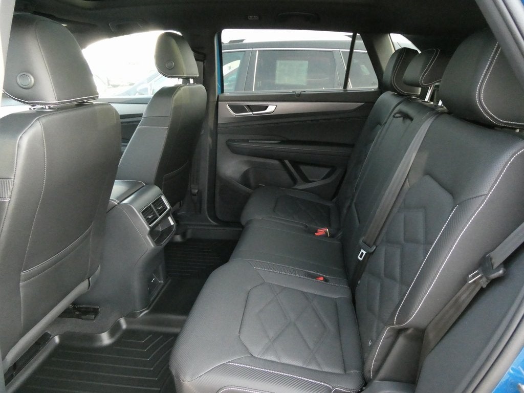 2025 Volkswagen Atlas Cross Sport 2.0T SE w/Technology