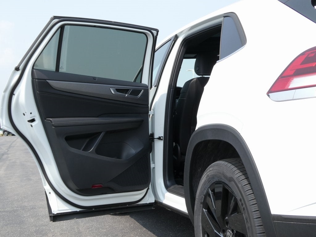 2025 Volkswagen Atlas Cross Sport 2.0T SE w/Technology