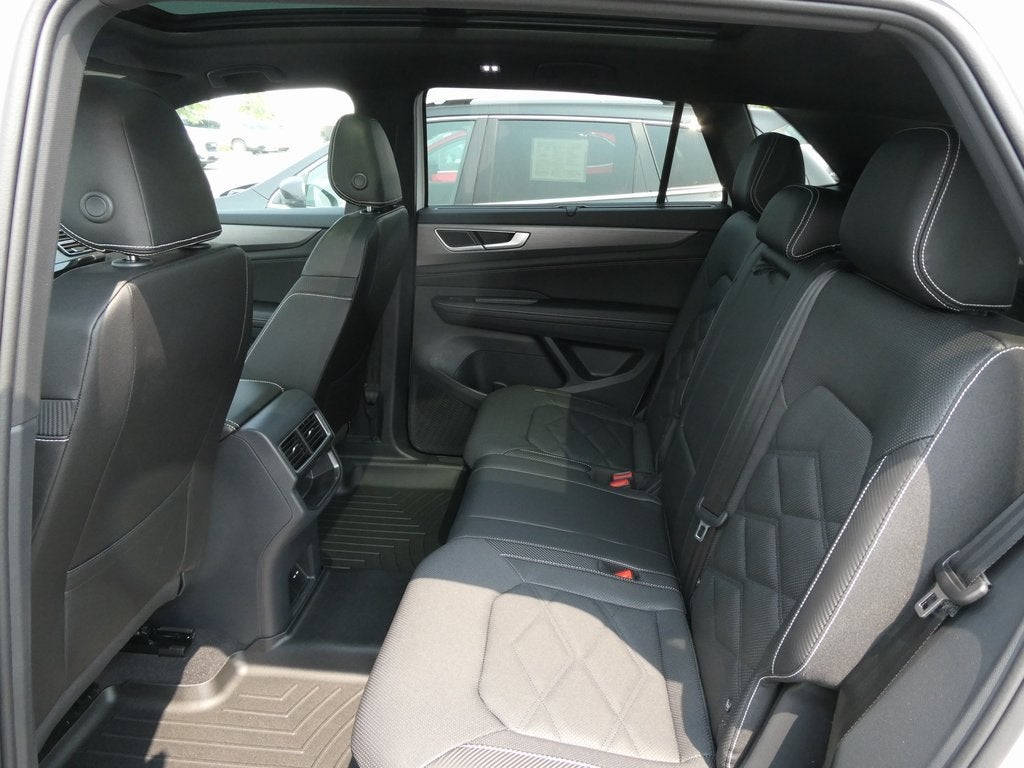 2025 Volkswagen Atlas Cross Sport 2.0T SE w/Technology