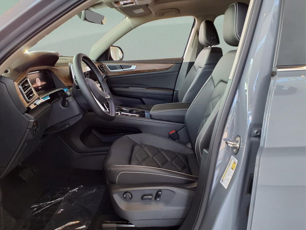 2026 Volkswagen Atlas SE w/Technology