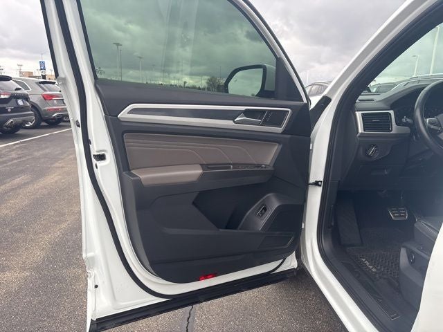 2022 Volkswagen Atlas Cross Sport 2.0T SEL R-Line
