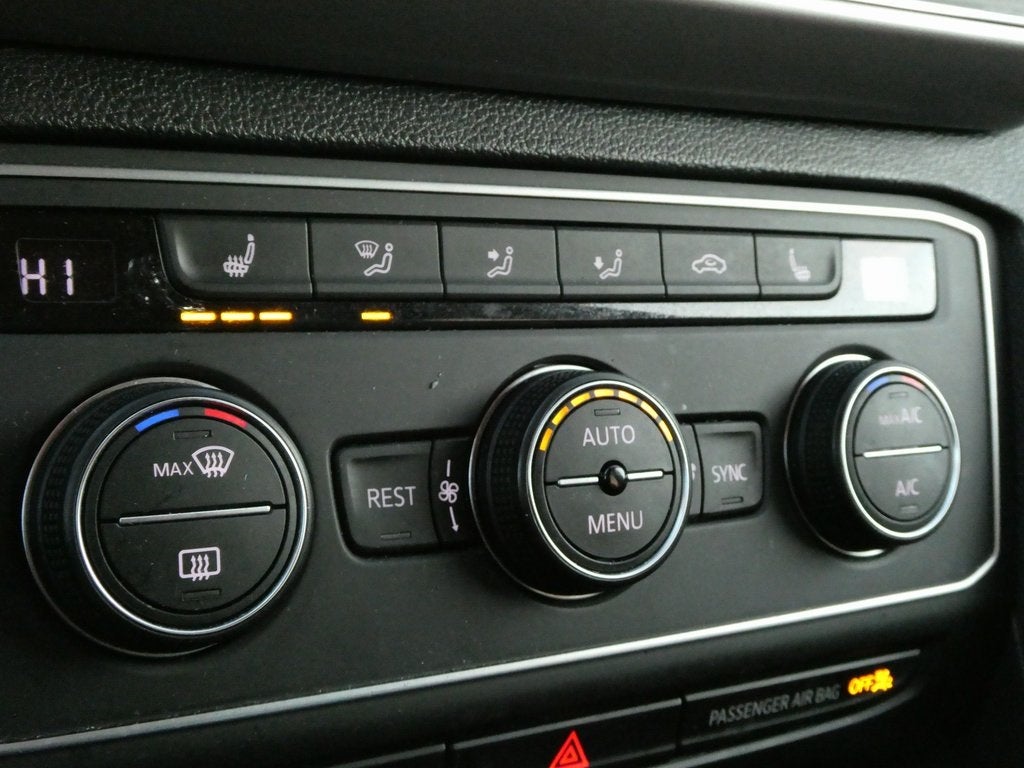 2019 Volkswagen Atlas 2.0T SE w/Technology w/Technology