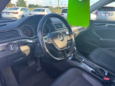 2017 Volkswagen Passat 1.8T SE w/Technology