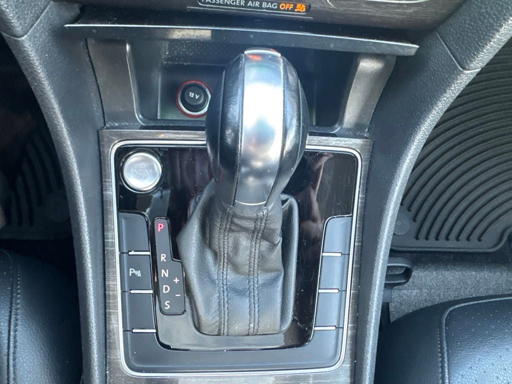 2017 Volkswagen Passat 1.8T SE w/Technology