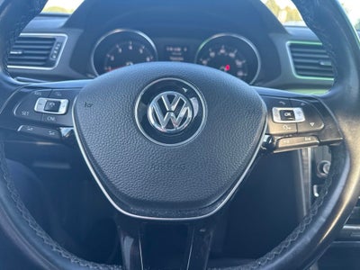 2017 Volkswagen Passat 1.8T SE w/Technology