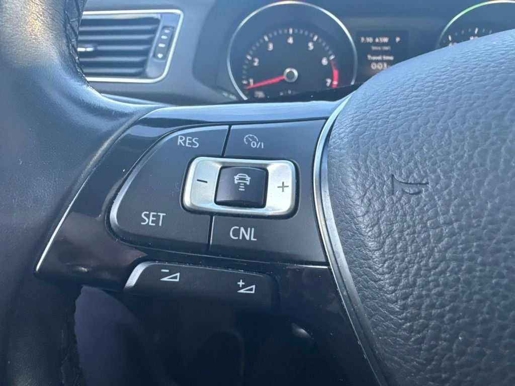 2017 Volkswagen Passat 1.8T SE w/Technology