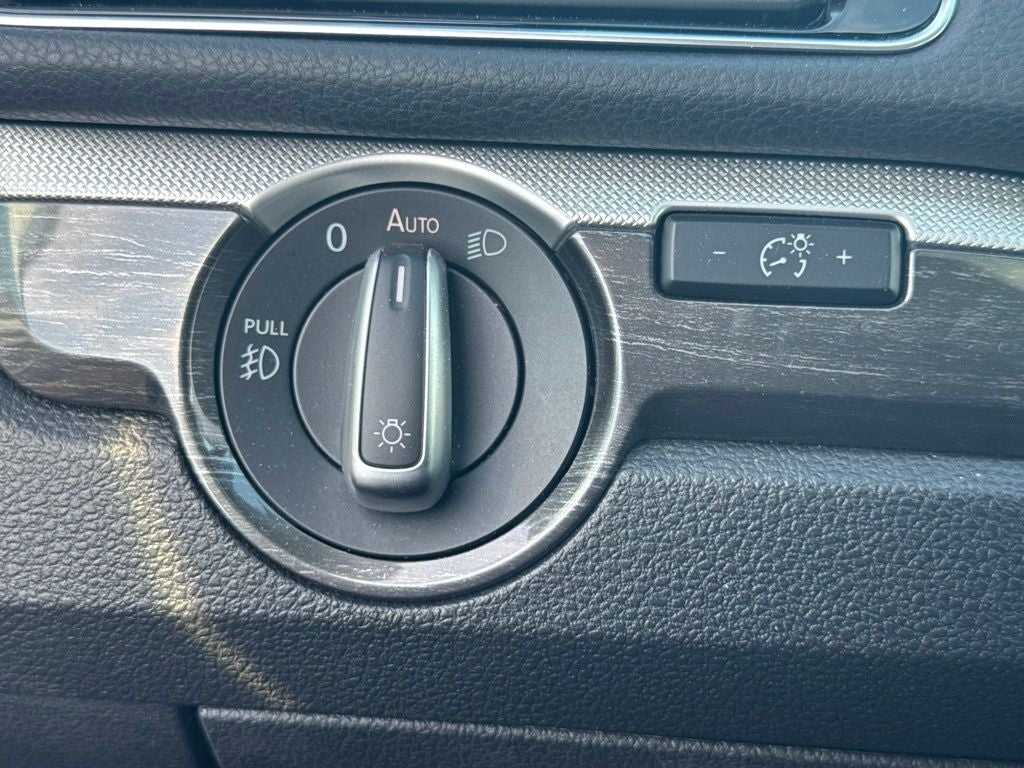 2017 Volkswagen Passat 1.8T SE w/Technology
