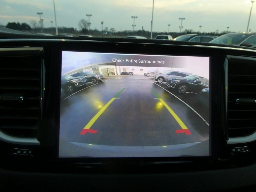 2025 Chrysler Pacifica Select