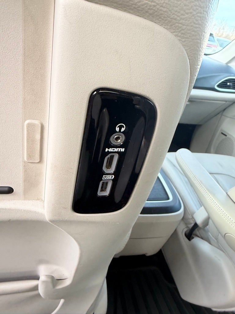 2017 Chrysler Pacifica Touring L Plus