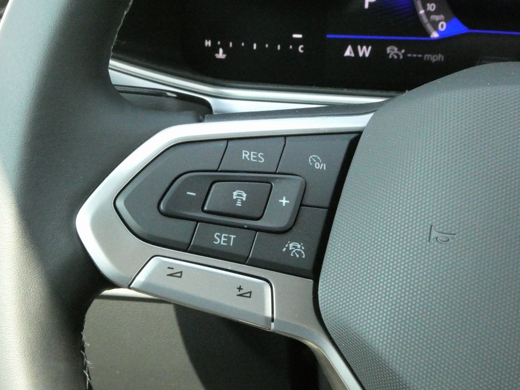 2025 Volkswagen Taos 1.5T SE Black