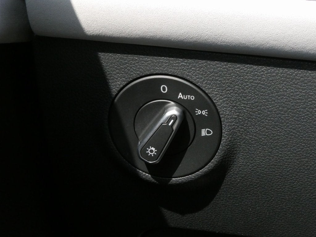 2025 Volkswagen Taos 1.5T SE Black