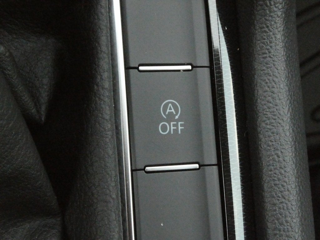 2025 Volkswagen Taos 1.5T SE Black