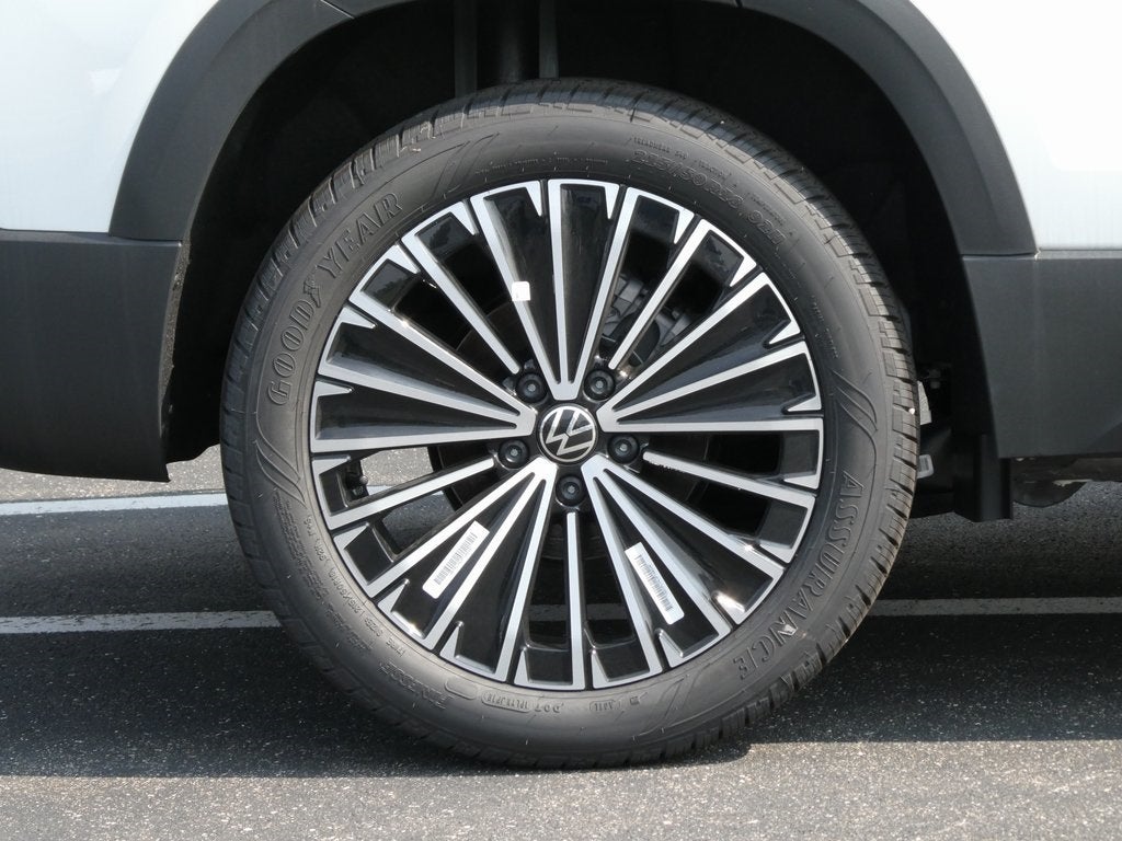 2025 Volkswagen Taos 1.5T SE Black