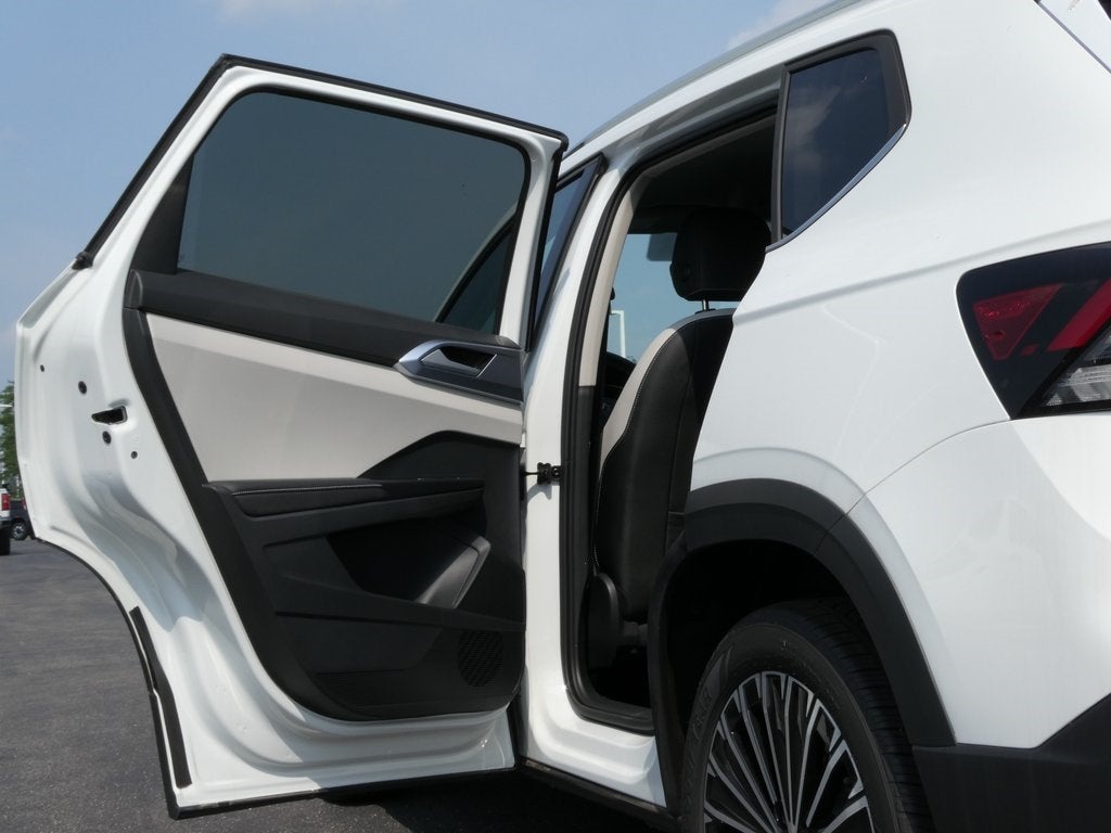 2025 Volkswagen Taos 1.5T SE Black