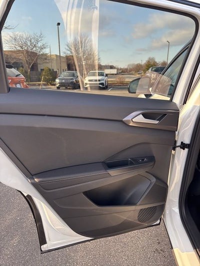 2026 Volkswagen Taos 1.5T SE Black