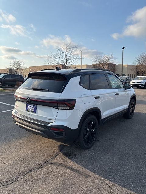 2026 Volkswagen Taos 1.5T SE Black