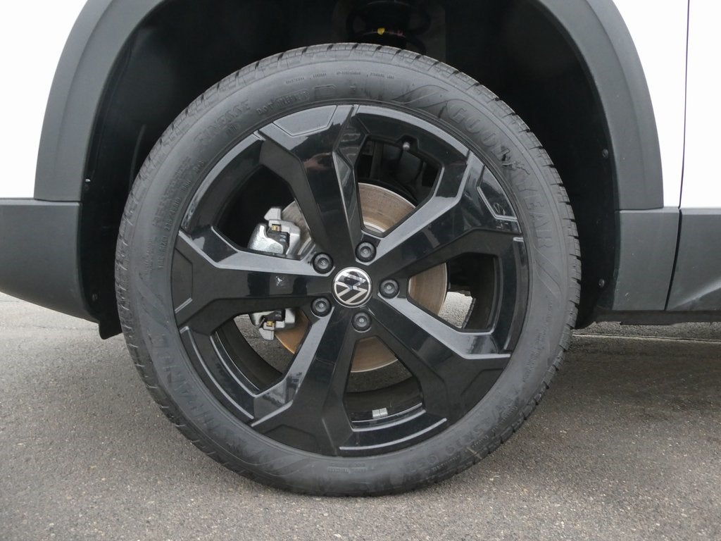 2026 Volkswagen Taos 1.5T SE Black