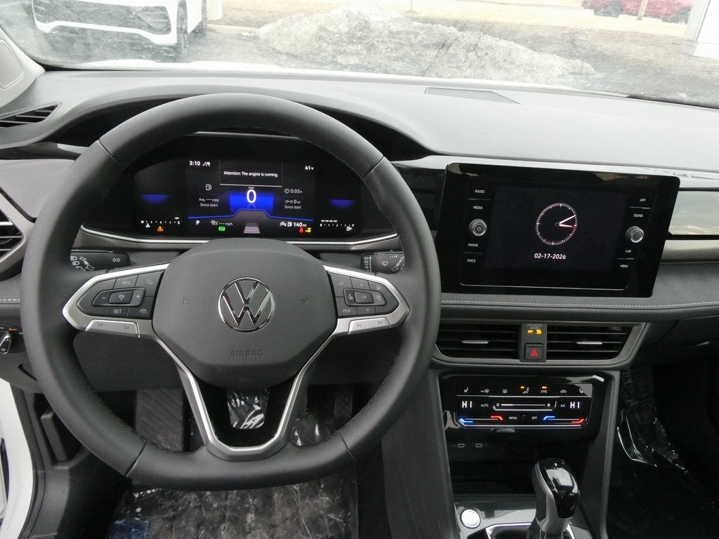 2026 Volkswagen Taos 1.5T SE Black