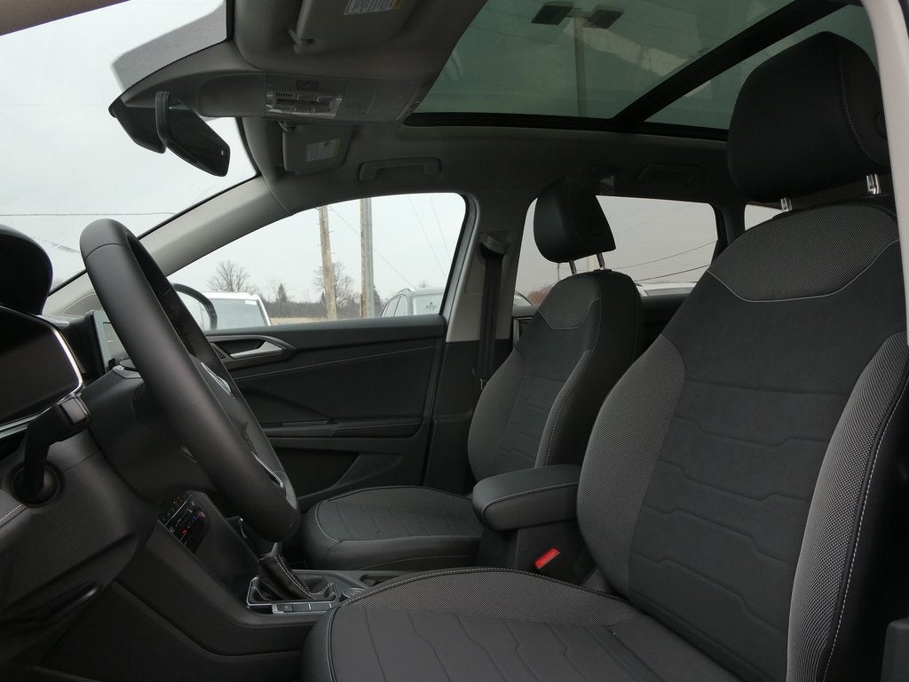 2026 Volkswagen Taos 1.5T SE Black