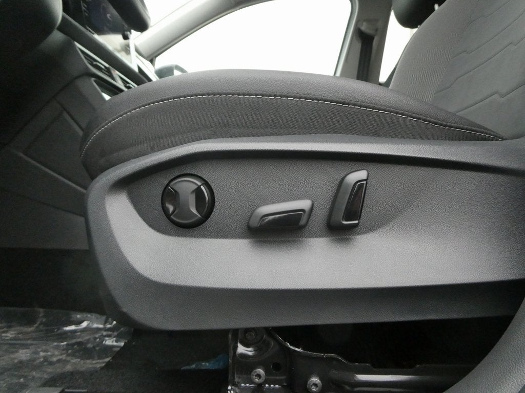 2026 Volkswagen Taos 1.5T SE Black