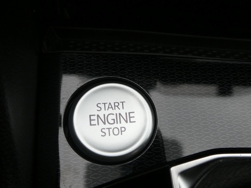 2026 Volkswagen Taos 1.5T SE Black