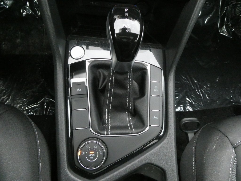 2026 Volkswagen Taos 1.5T SE Black