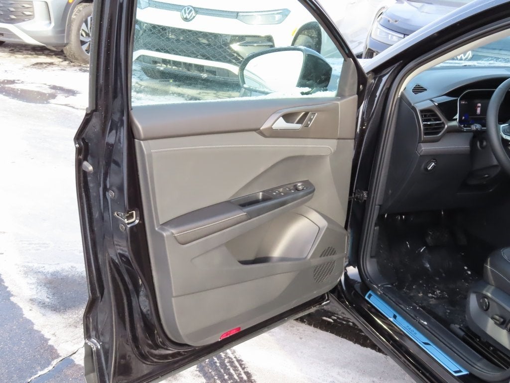 2026 Volkswagen Taos 1.5T SE Black