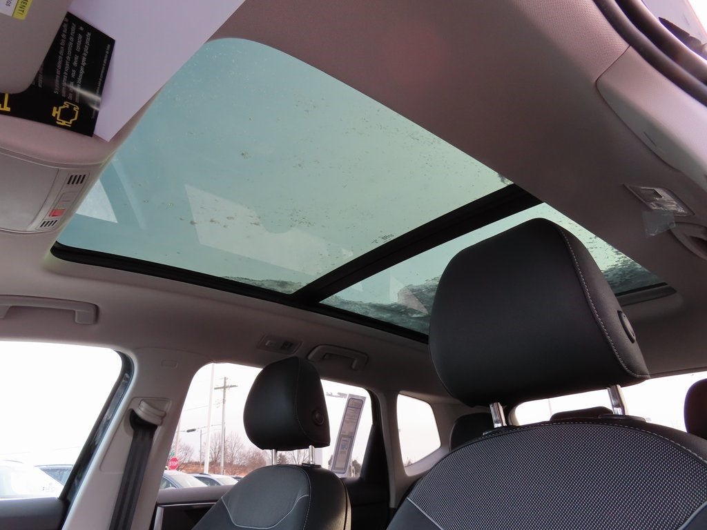 2026 Volkswagen Taos 1.5T SE Black