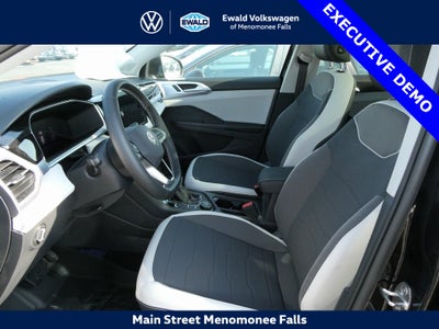 2025 Volkswagen Taos 1.5T SE Black