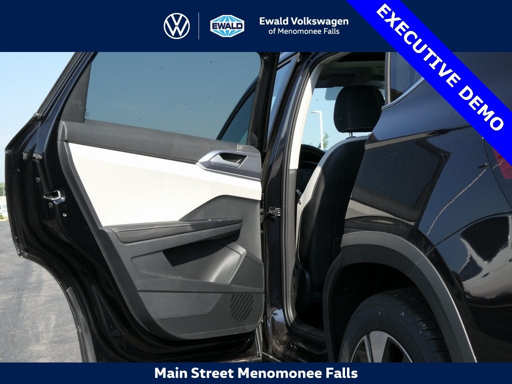 2025 Volkswagen Taos 1.5T SE Black