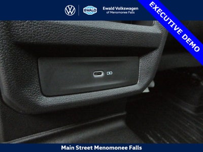 2025 Volkswagen Taos 1.5T SE Black