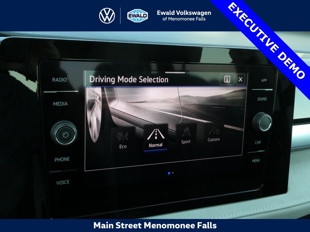 2025 Volkswagen Taos 1.5T SE Black