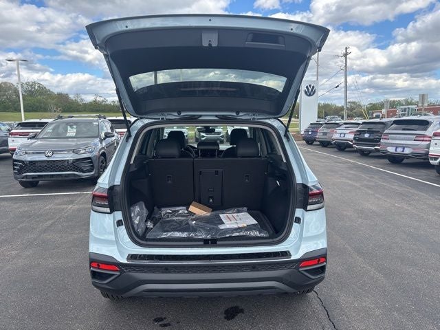 2026 Volkswagen Taos 1.5T SE Black