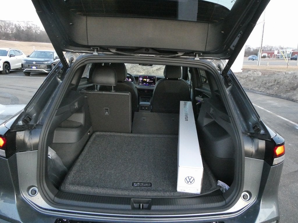 2026 Volkswagen Tiguan 2.0T SE R-Line Black