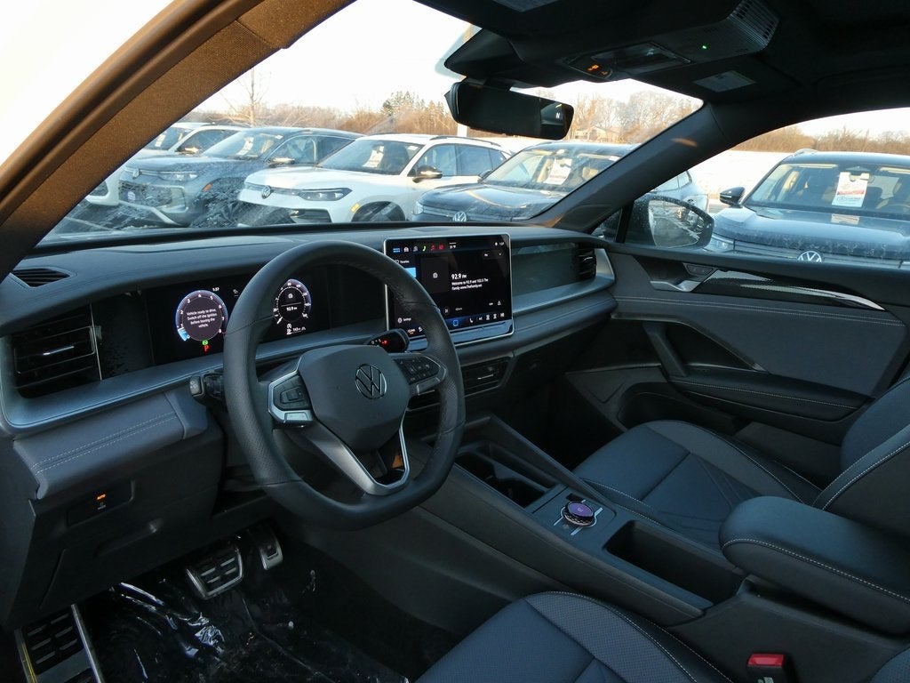 2026 Volkswagen Tiguan 2.0T SE R-Line Black