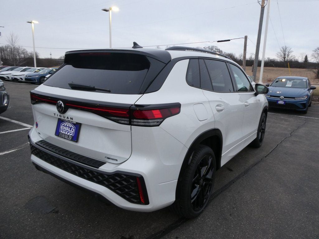 2026 Volkswagen Tiguan 2.0T SE R-Line Black