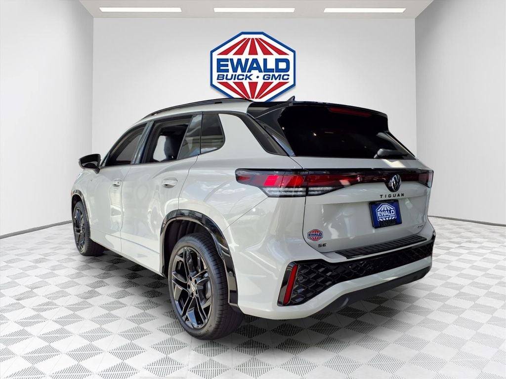 2026 Volkswagen Tiguan 2.0T SE R-Line Black
