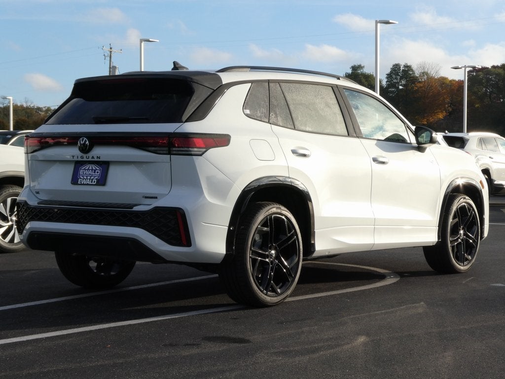 2026 Volkswagen Tiguan 2.0T SE R-Line Black