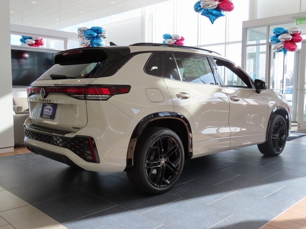 2026 Volkswagen Tiguan 2.0T SE R-Line Black