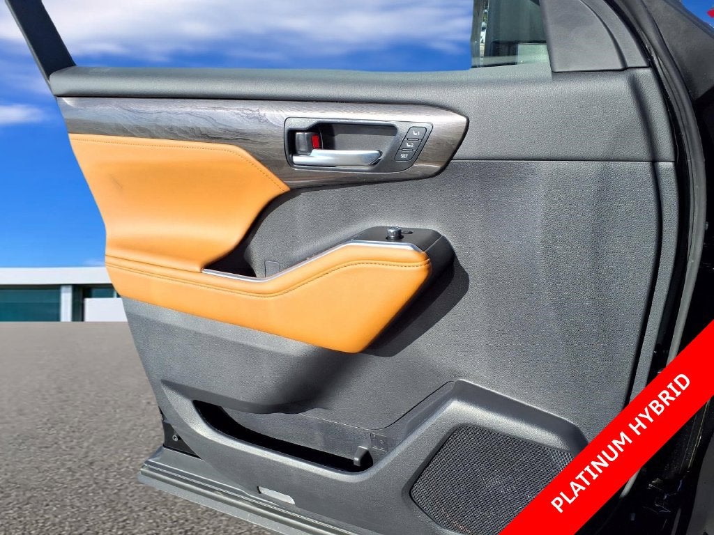 2026 Toyota Highlander Hybrid Platinum