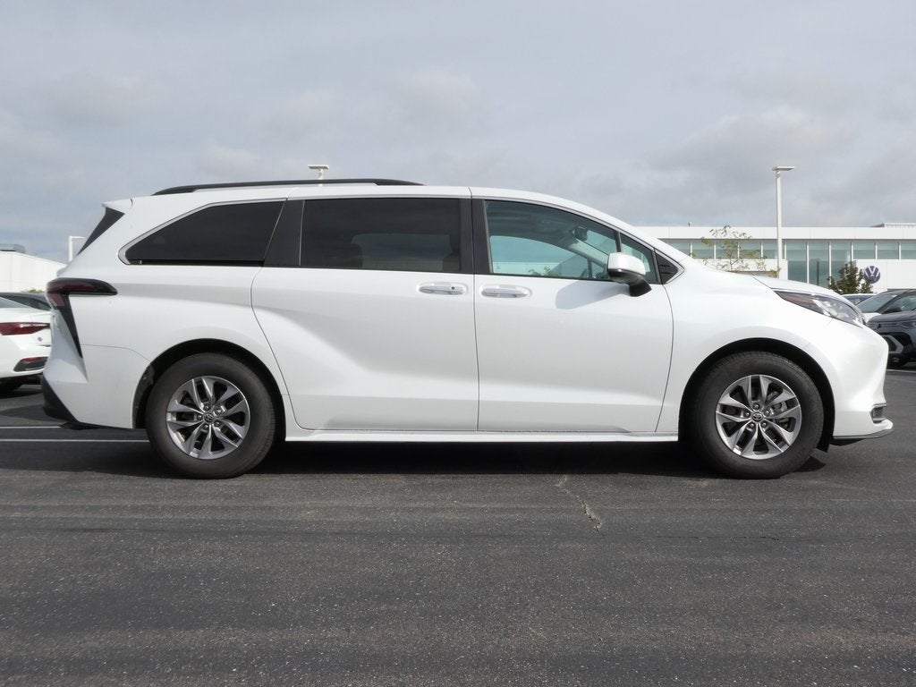 2023 Toyota Sienna XLE