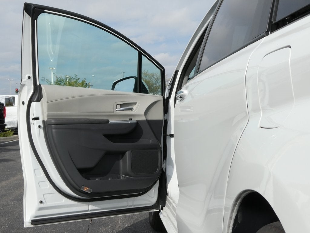 2023 Toyota Sienna XLE