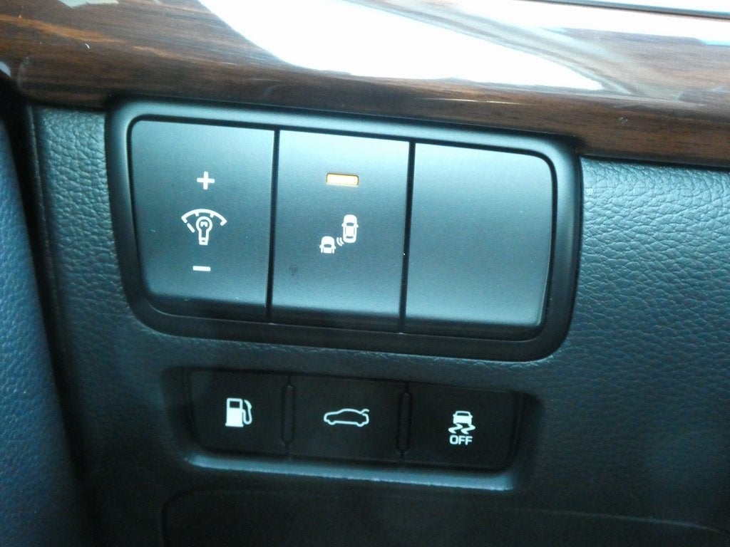 2018 Kia Cadenza Premium