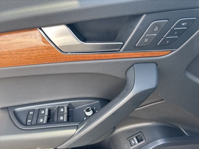 2023 Audi Q5 45 S line Premium quattro