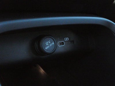 2024 Volvo XC40 B5 Plus Dark Theme